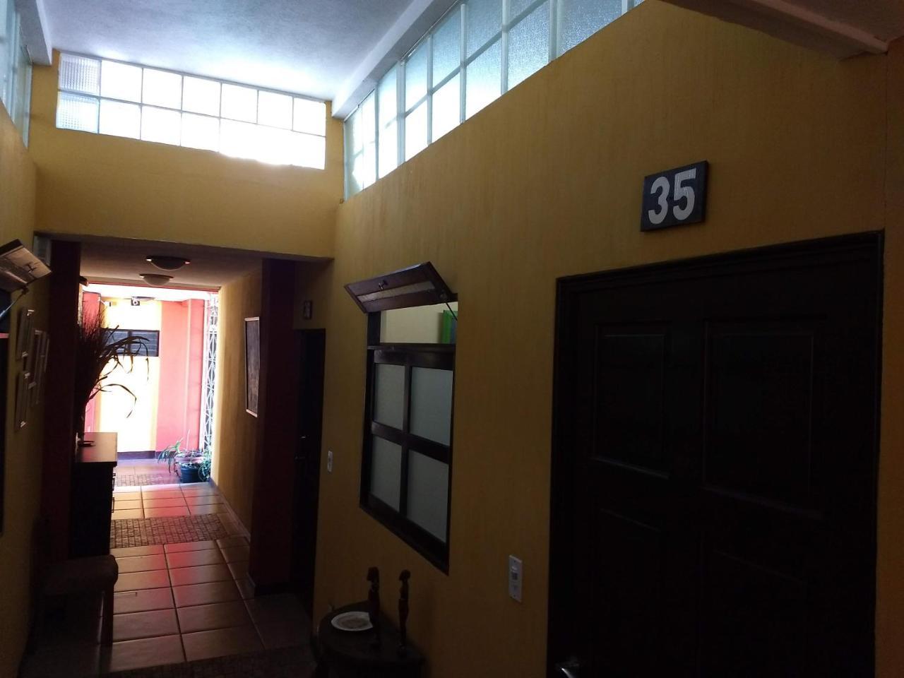 Give House Bed and Breakfast Guatemala-Stad Buitenkant foto