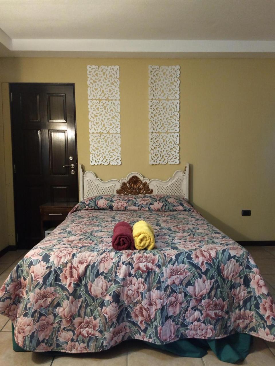 Give House Bed and Breakfast Guatemala-Stad Buitenkant foto