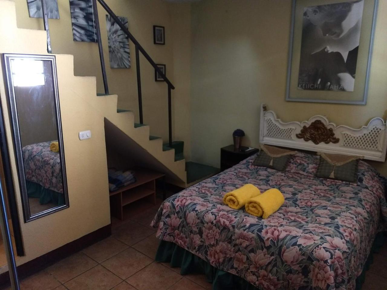 Give House Bed and Breakfast Guatemala-Stad Buitenkant foto