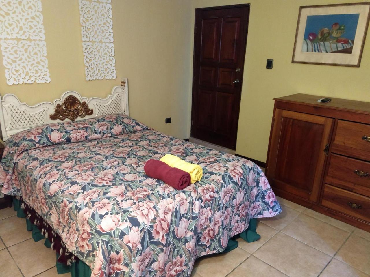 Give House Bed and Breakfast Guatemala-Stad Buitenkant foto